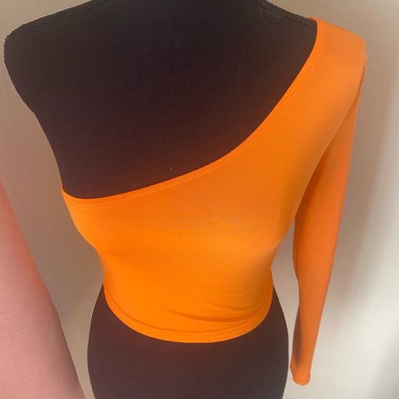Orange crop , one shoulder , stretchy nylon fabric - Picture 3 of 3